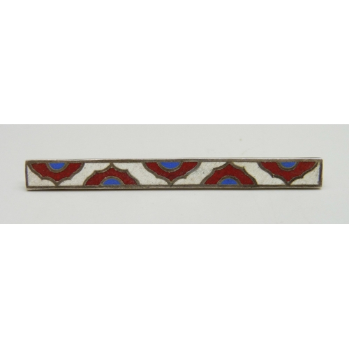 An .830 silver and enamel bar brooch, 5cm