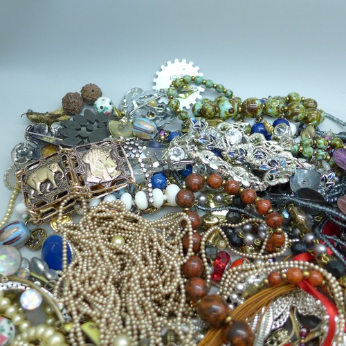 2056 - A collection of costume jewellery