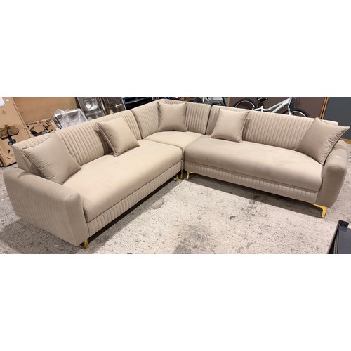 Lot 3044      