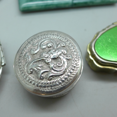 2017 - A collection of lady's compacts