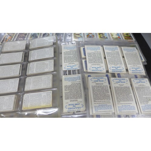 2045 - Assorted collection of cigarette cards to include; John Players Gilbert & Sullivan 2nd series set of... 