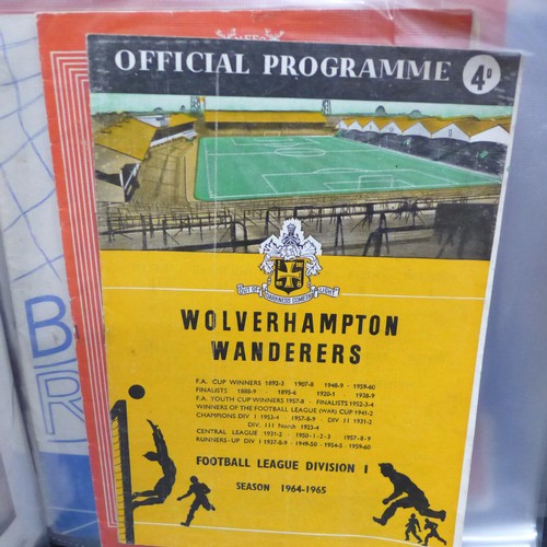 2059 - Football memorabilia; Nottingham Forest home and away progrmmes from the 1950's (9) and 1960's (21) ... 