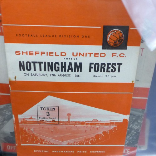 2059 - Football memorabilia; Nottingham Forest home and away progrmmes from the 1950's (9) and 1960's (21) ... 