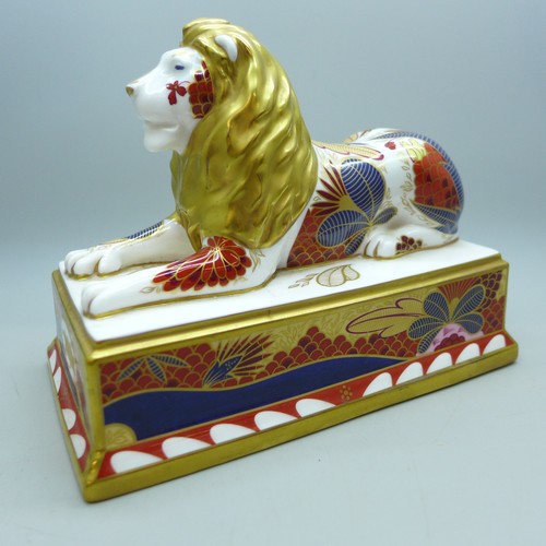 Lot 2002      