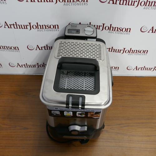 6028 - A Tefal Oleoclean Pro food food fryer,  (394-244) *This lot is subject to VAT