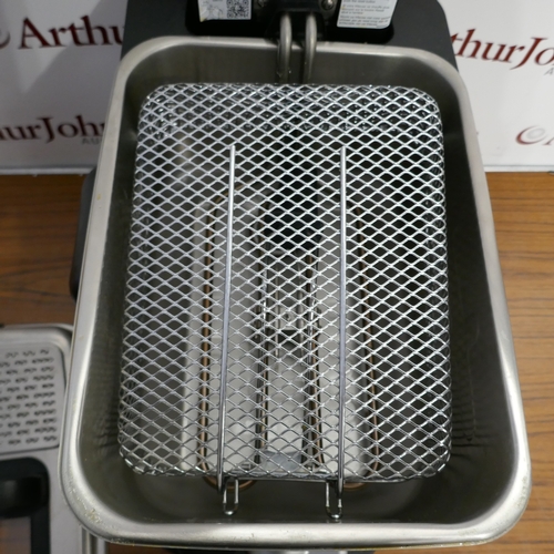 6028 - A Tefal Oleoclean Pro food food fryer,  (394-244) *This lot is subject to VAT