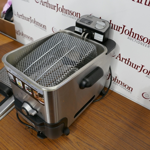6028 - A Tefal Oleoclean Pro food food fryer,  (394-244) *This lot is subject to VAT