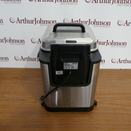 6028 - A Tefal Oleoclean Pro food food fryer,  (394-244) *This lot is subject to VAT