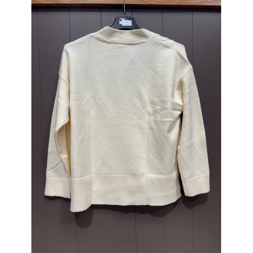 6032 - A quantity of Andrew Marc v-neck cable knit sweaters, various size mainly with tags (391-93) *This l... 