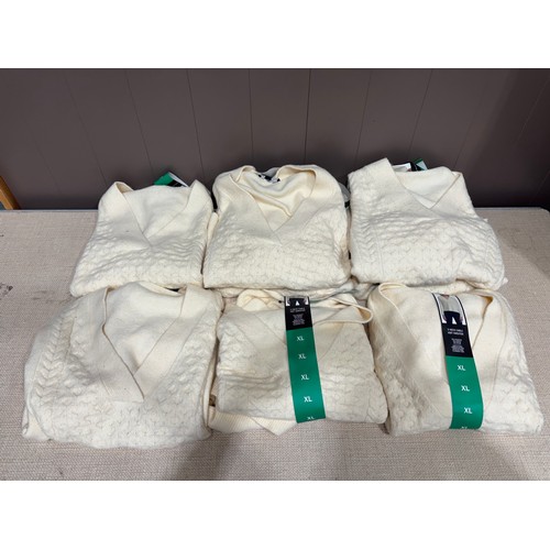 6032 - A quantity of Andrew Marc v-neck cable knit sweaters, various size mainly with tags (391-93) *This l... 