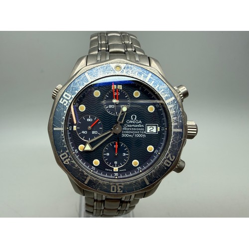 7133 - An Omega Seamaster Professional Chronometer titanium wristwatch with blue dial and date aperture, he... 