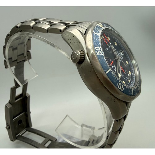 7133 - An Omega Seamaster Professional Chronometer titanium wristwatch with blue dial and date aperture, he... 