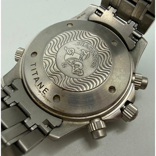 7133 - An Omega Seamaster Professional Chronometer titanium wristwatch with blue dial and date aperture, he... 