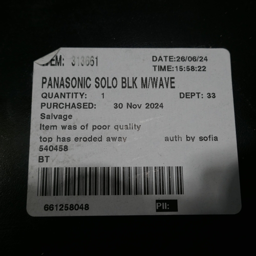 6006 - A Panasonic Solo black microwave (394-4) *This lot is subject to VAT