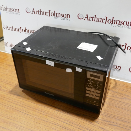 6006 - A Panasonic Solo black microwave (394-4) *This lot is subject to VAT