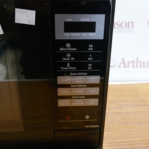 6006 - A Panasonic Solo black microwave (394-4) *This lot is subject to VAT