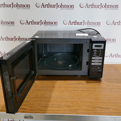 6006 - A Panasonic Solo black microwave (394-4) *This lot is subject to VAT