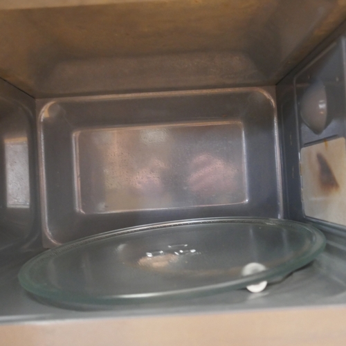 6006 - A Panasonic Solo black microwave (394-4) *This lot is subject to VAT