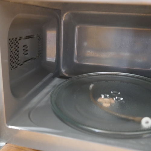 6006 - A Panasonic Solo black microwave (394-4) *This lot is subject to VAT