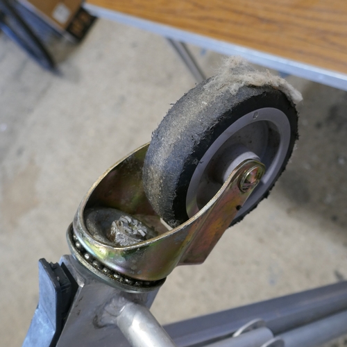 6047 - A Cosco 3 in 1 hand truck   (394-17) *This lot is subject to VAT
