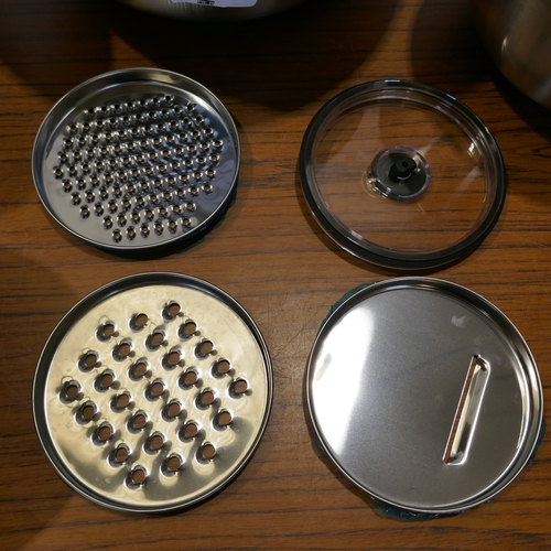 6058 - A Miu mixing bowl set with stainless steel graters  (394-155) *This lot is subject to VAT