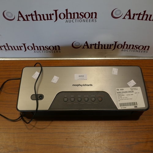 6059 - A Morphy Richards cordless vacuum sealer, (394-150) *This lot is subject to VAT