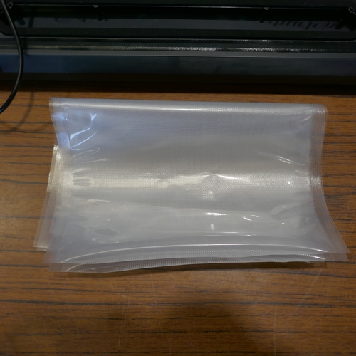 6059 - A Morphy Richards cordless vacuum sealer, (394-150) *This lot is subject to VAT