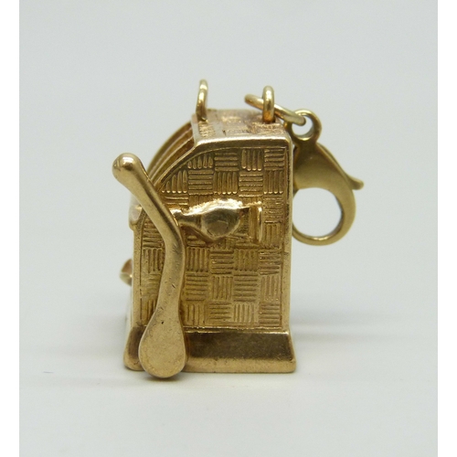 7001 - A 9ct gold charm or pendant in the form of a fruit machine arcade game, hallmarked, with an attached... 