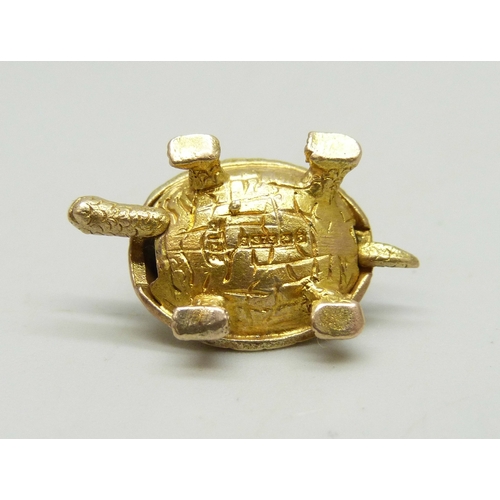 7003 - A 9ct gold charm in the form of a tortoise with articulated head and tail, hallmarked, 2.7g, 2.1cm