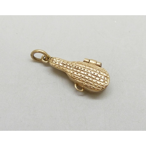 7008 - A 9ct gold charm in the form of a violin in a case, the case opens, hallmarked, 2g, 2.2cm including ... 