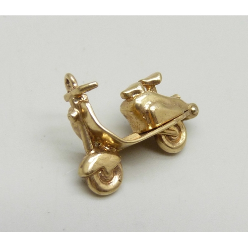 7009 - A 9ct gold charm in the form of a scooter or moped, the back opens, hallmarked, 4.2g, 2.2cm