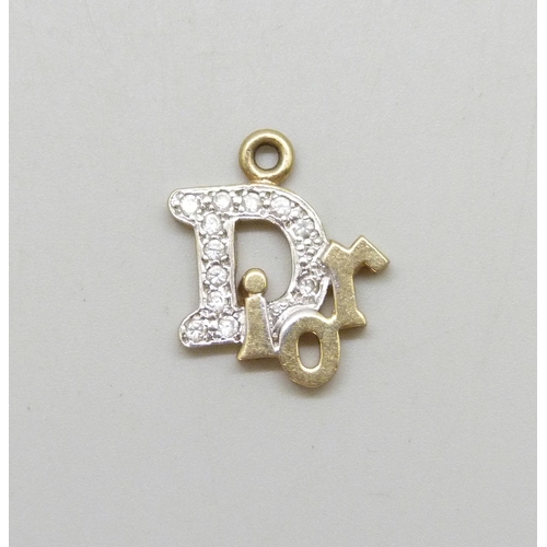 7012 - A yellow metal charm set with white stones, 2g, 1.8cm