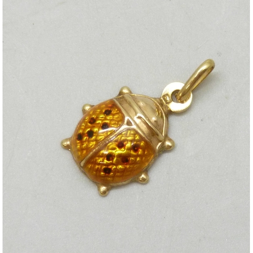 7014 - An Uno-Aerre Italian 9ct gold pendant set with yellow enamel in the form of a ladybird, 1g, 2.1cm