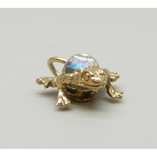 7017 - A 9ct gold charm in the form of a frog, hallmarked, 1.3g, 1.7cm including bail