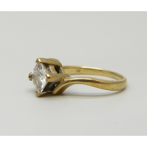 7029 - A 9ct gold white stone solitaire ring, 2.3g, J