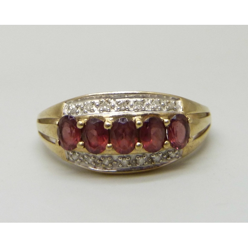 7036 - A 9ct gold, garnet and diamond ring, 2.4g, S