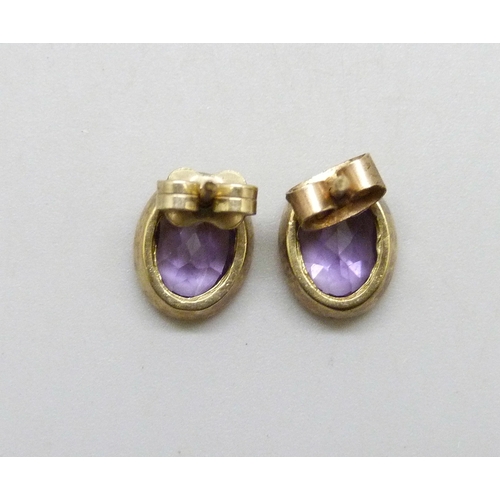7043 - A pair of 9ct gold and amethyst earrings, with unmatched 9ct gold butterflies, 2.1g, 1cm