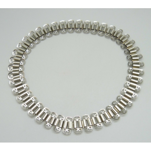 7051 - A silver plated book chain collar necklace, 47cm, 1.9cm wide
