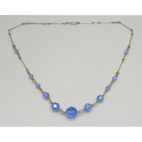 7054 - An Art Deco necklace with faceted glass beads, 45cm