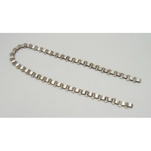 7055 - A Victorian book chain collar necklace, lacking fastener, 39.5cm