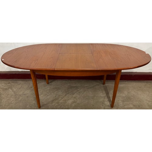 86 - A Jentique teak oval extending dining table