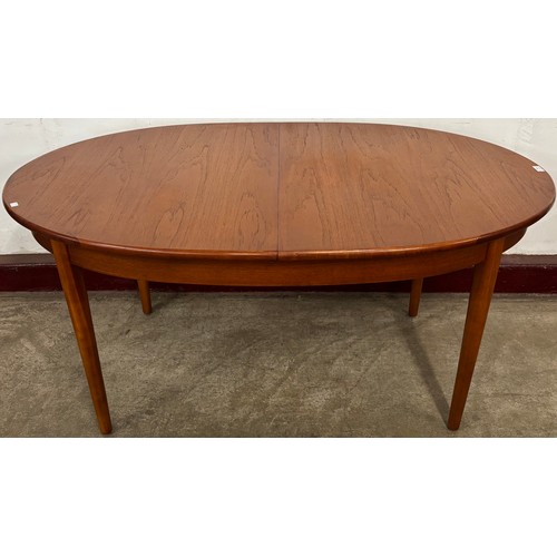 86 - A Jentique teak oval extending dining table