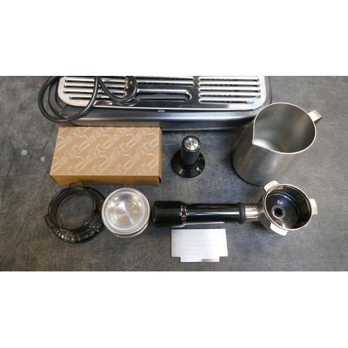 5005 - A Sage Barista pro pump coffee machine, RRP £483.33 + VAT (399-353) *This lot is subject to VAT