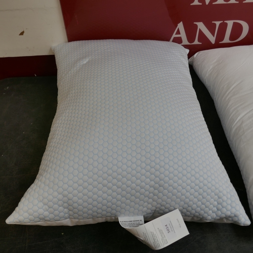5014 - A pack of 2 Hotel Grand reversible cooling pillows (399-366) *This lot is subject to VAT