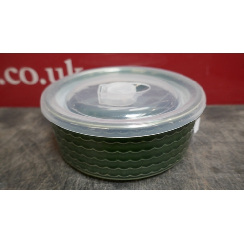 5023 - A pack of 3 microwaveable Bowls with lids (399-39) *This lot is subject to VAT