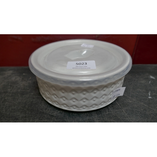 5023 - A pack of 3 microwaveable Bowls with lids (399-39) *This lot is subject to VAT