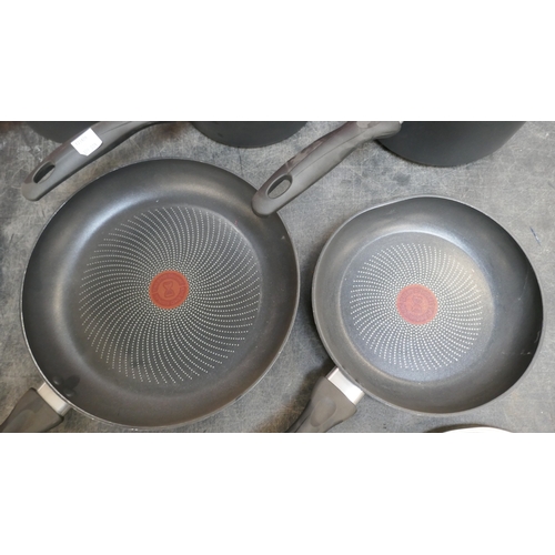 5025 - A Tefal Induction 5 piece set (399-8) *This lot is subject to VAT