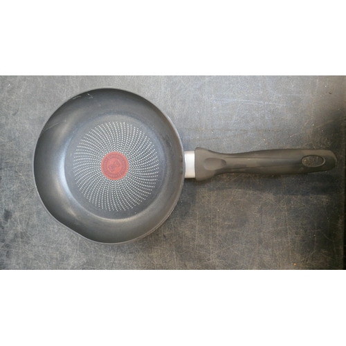 5025 - A Tefal Induction 5 piece set (399-8) *This lot is subject to VAT