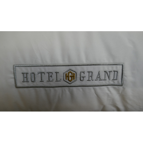 5041 - Two Hotel Grand reversible cooling pillows (399-199) *This lot is subject to VAT