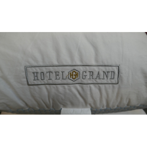 5042 - Two Hotel Grand reversible cooling pillows (399-198) *This lot is subject to VAT